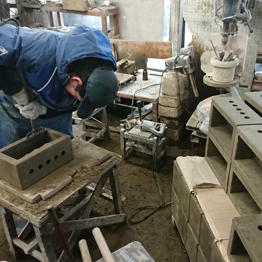 Making Shichirin by hand